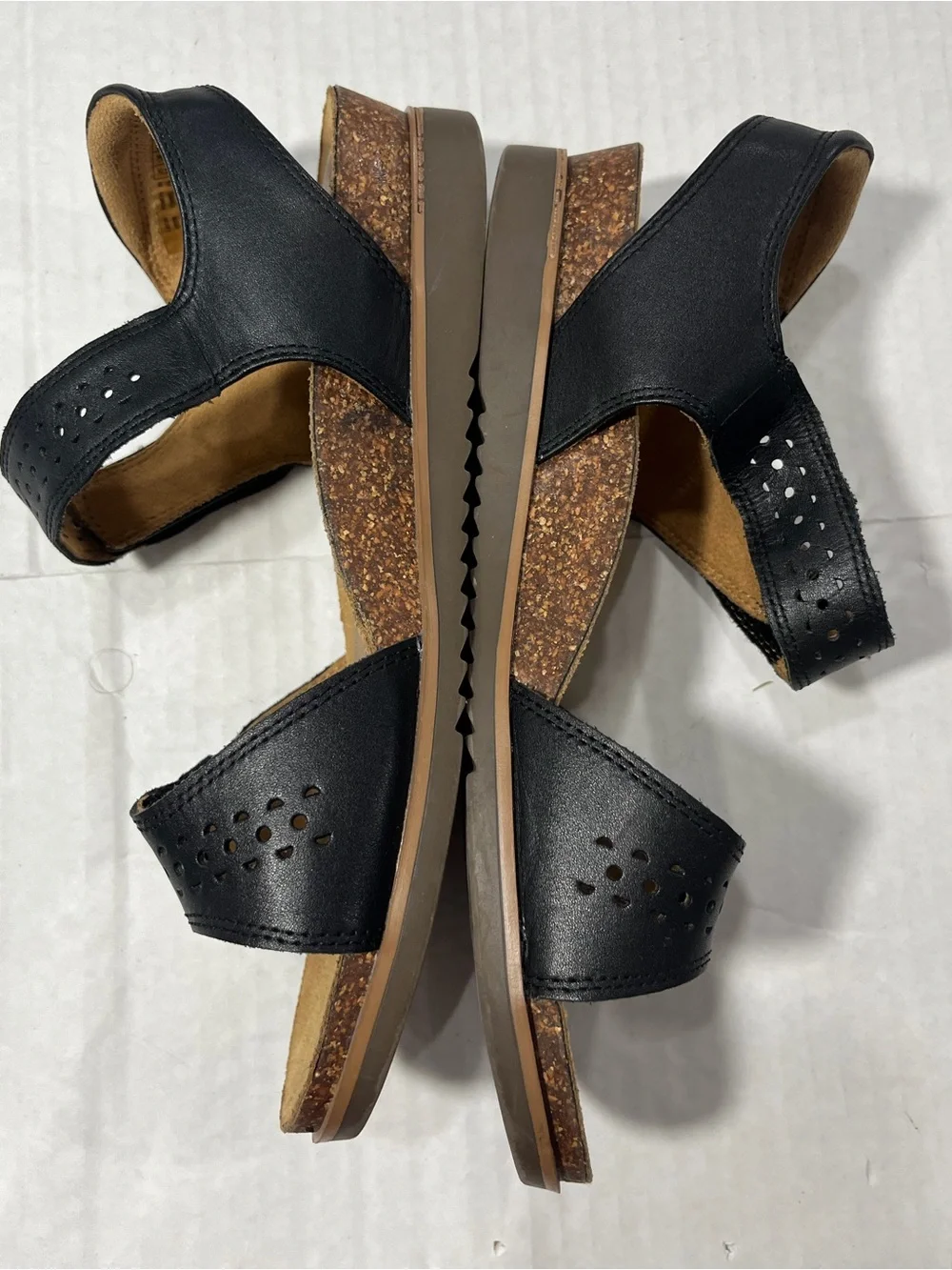 COBB HILL LEATHER VELCRO SANDAL